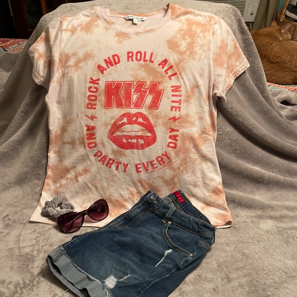 KISS Graphic Tee 💕